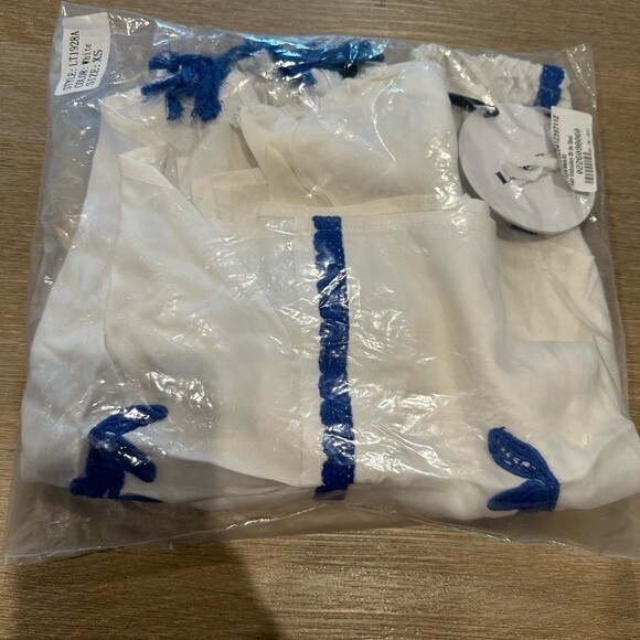 NWT ** Line & Dot Valor Embroidered Blouse White Blue Size XS - Picture 4 of 5